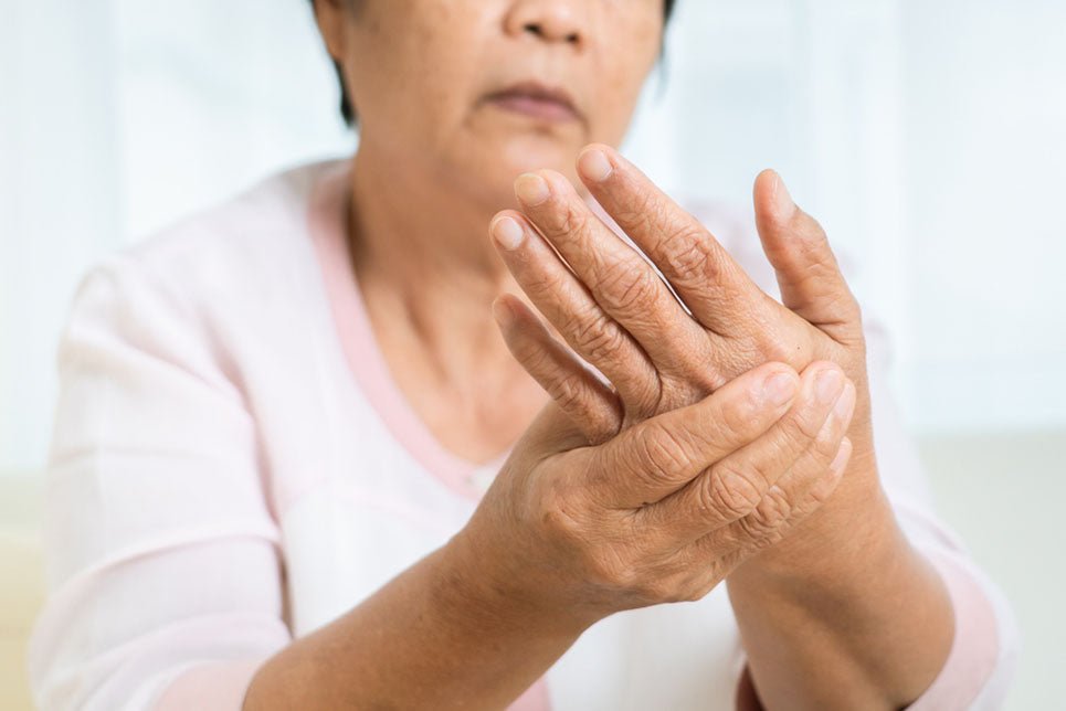 hand pain senior woman